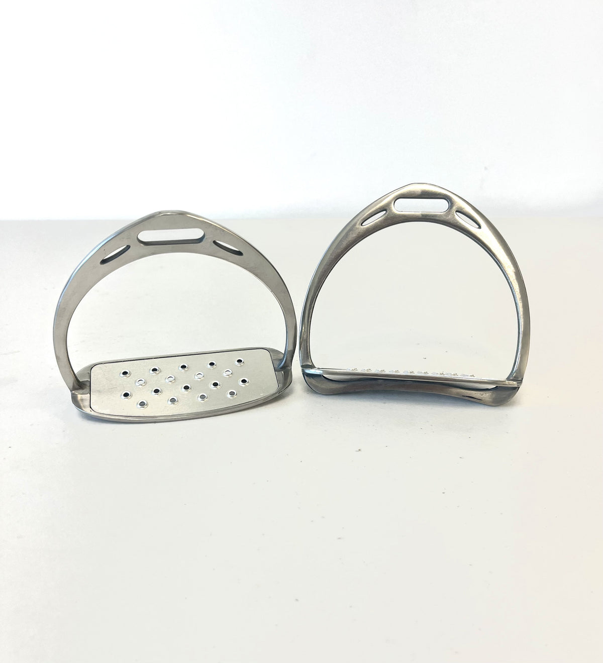Etriers Titanium pour cheval de course