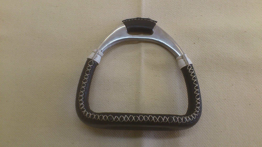Étriers de course en aluminium garnis de cuir – Sellerie Cassou