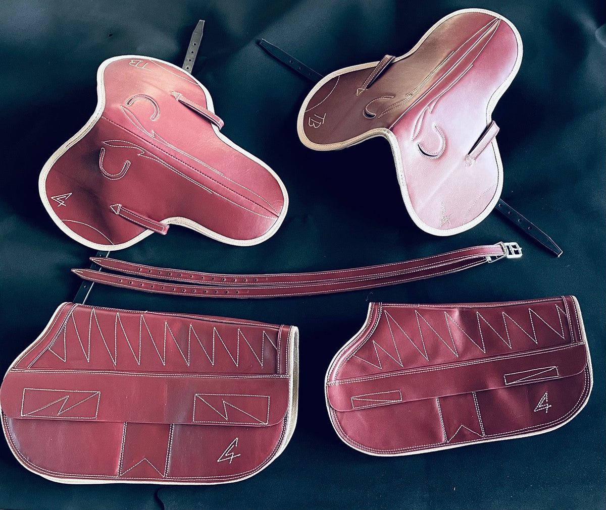 Selle de course plat légère en cuir, arçon carbone, de 200 g à 1 kg - Sellerie Cassou
