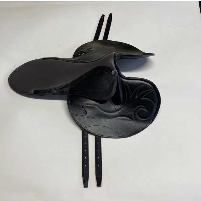 Selle de course obstacle modèle Europe avec poches à plombs
