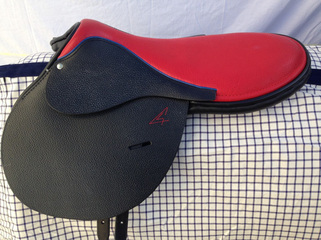 Selle Training en cuir pour entraînement de chevaux de course