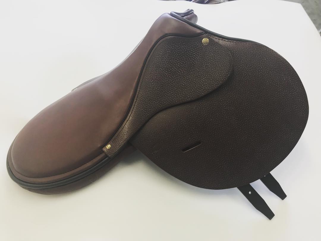 Selle Training en cuir pour entraînement de chevaux de course