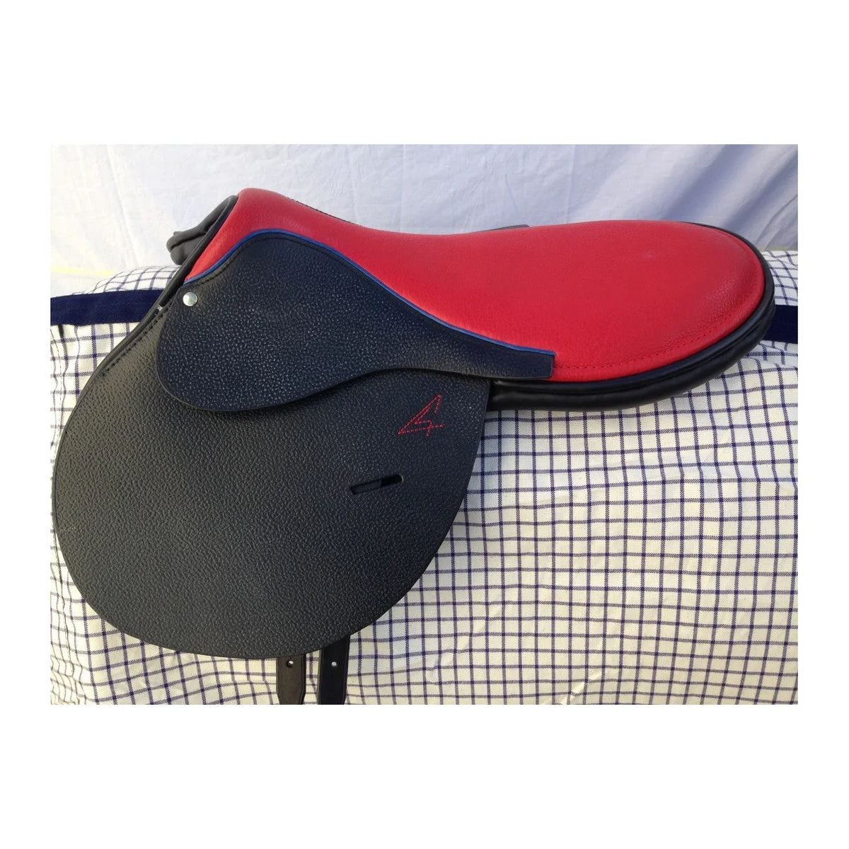 Selle Training — vue complète au format carré